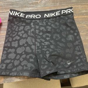 Leopard Nike Pro ✔️